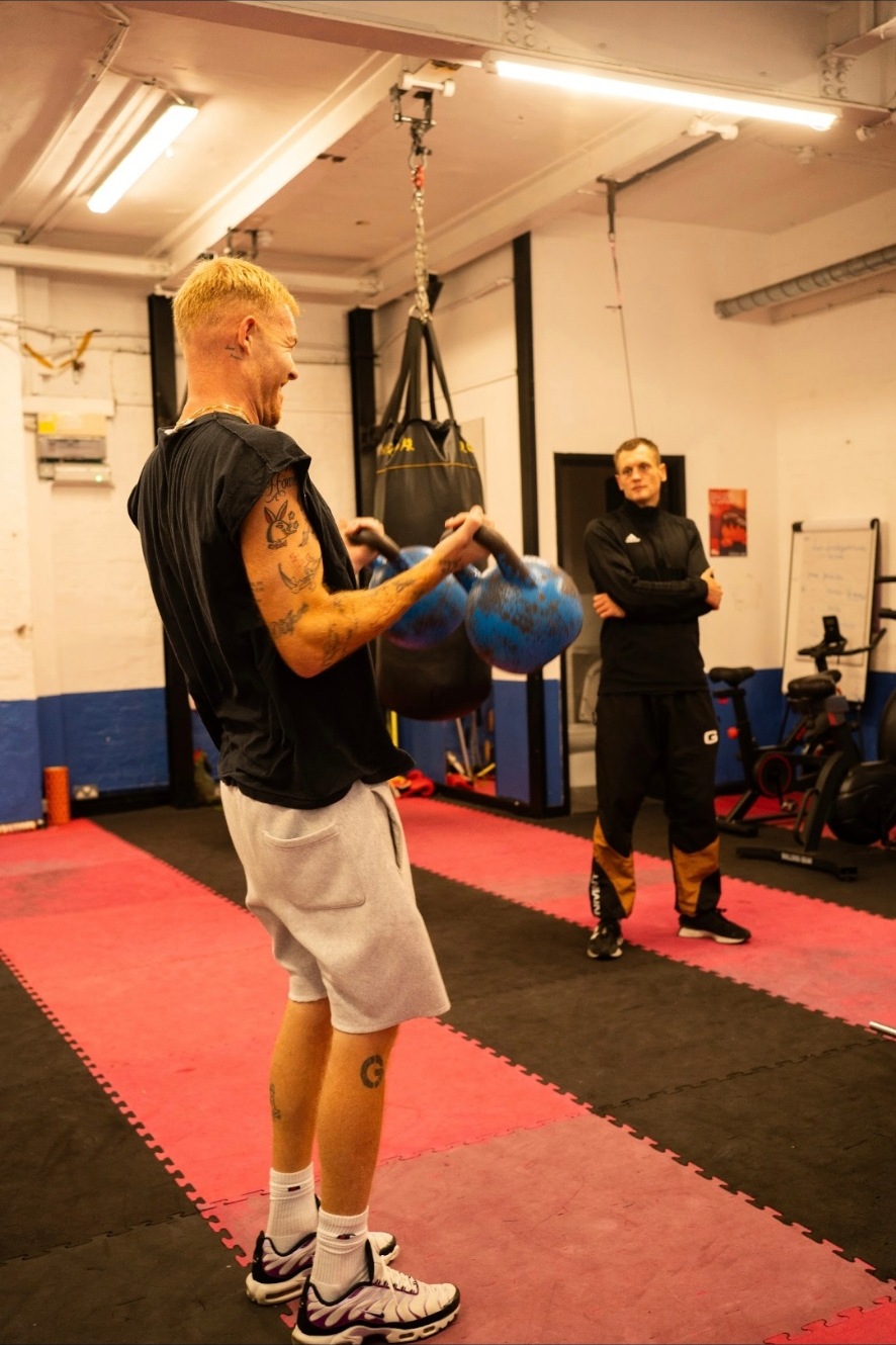 Ed training Milo — kettlebell strength
